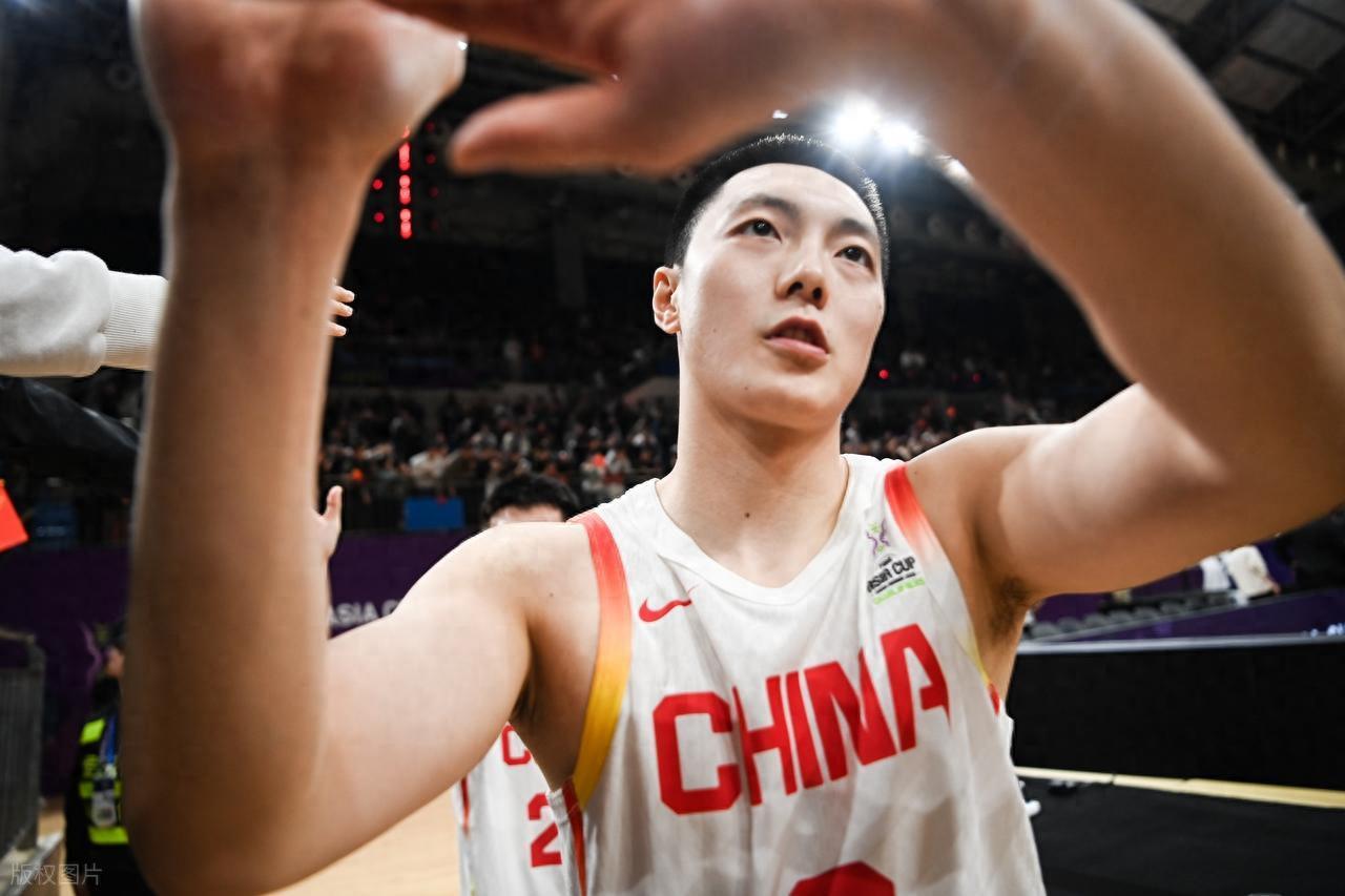 广东3消息：医生晒胡明轩合照，徐杰解锁新身份，崔永熙复出在即